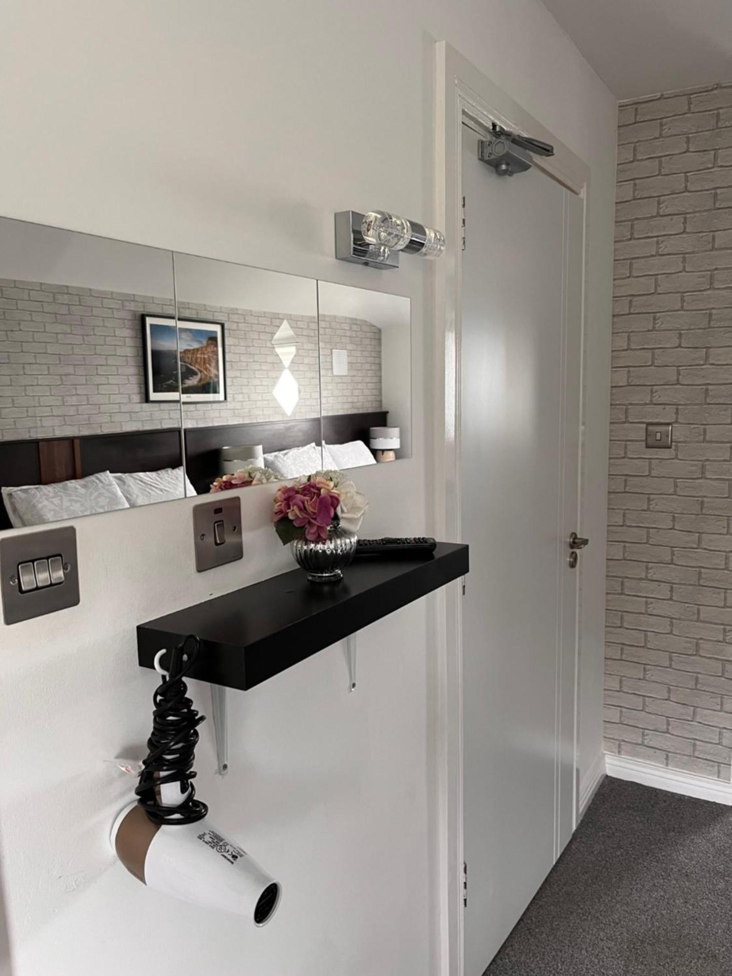 The Light House Hotell Galway Rom bilde